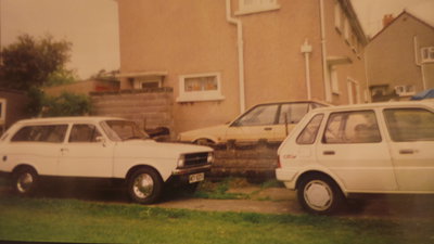 1980 mk2 Escort Estate and 1989 Austin Metro (1998).JPG